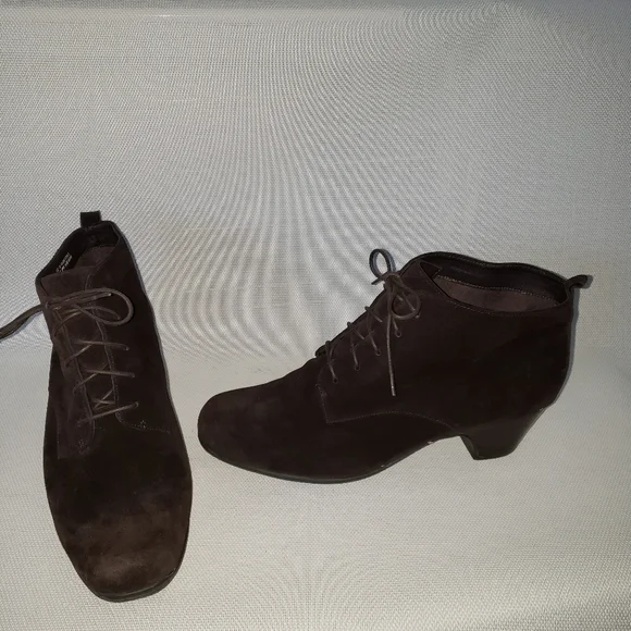 Boots - Picture 4 of 16